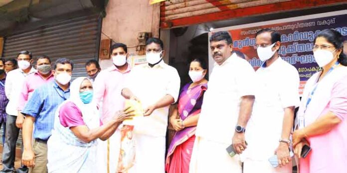 അടൂര് താലൂക്കിലെ മുന്ഗണനാ റേഷന് കാര്ഡുകളുടെ വിതരണോദ്ഘാടനം ഡെപ്യൂട്ടി സ്പീക്കര് നിര്വഹിച്ചു അടൂര് താലൂക്കിലെ മുന്ഗണനാ റേഷന് കാര്ഡുകളുടെ വിതരണോദ്ഘാടനം ഡെപ്യൂട്ടി സ്പീക്കര് നിര്വഹിച്ചു