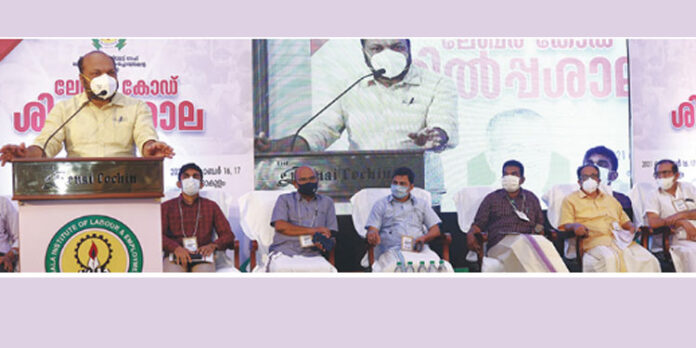 നോക്കുകൂലിക്കെതിരെ ബോധവൽക്കരണത്തിന് കിലെ മുൻകൈയെടുക്കണം : മന്ത്രി പി.രാജീവ് നോക്കുകൂലിക്കെതിരെ ബോധവൽക്കരണത്തിന് കിലെ മുൻകൈയെടുക്കണം : മന്ത്രി പി.രാജീവ്