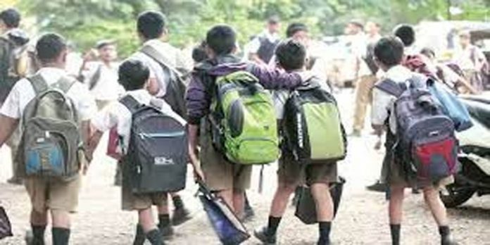 ഇടുക്കിയിലെ ദുരിതാശ്വാസ ക്യാമ്പുകളായി പ്രവര്ത്തിക്കുന്ന സ്കൂളുകള്ക്ക് അവധി ; ജില്ലാ കളക്ടര് ഇടുക്കിയിലെ ദുരിതാശ്വാസ ക്യാമ്പുകളായി പ്രവര്ത്തിക്കുന്ന സ്കൂളുകള്ക്ക് അവധി ; ജില്ലാ കളക്ടര്