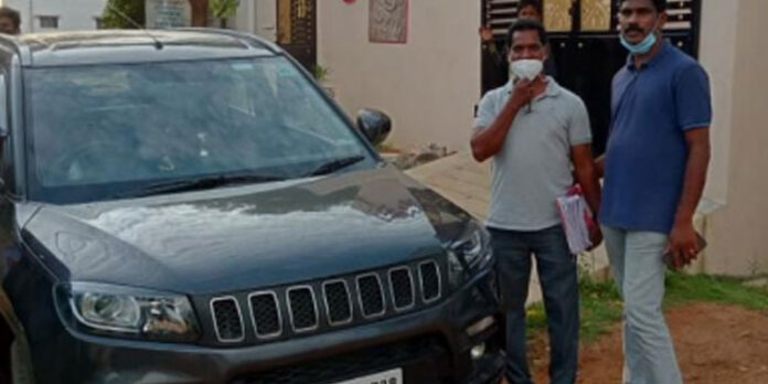 ഒ.എൽ.എക്സ് വഴി തട്ടിയെടുത്ത കാർ തമിഴ്നാട്ടിൽ നിന്ന് പിടിച്ചെടുത്തു ഒ.എൽ.എക്സ് വഴി തട്ടിയെടുത്ത കാർ തമിഴ്നാട്ടിൽ നിന്ന് പിടിച്ചെടുത്തു