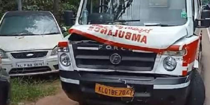 ഗോവാ ഗവർണ്ണർ ശ്രീധരൻ പിള്ളയുടെ എസ്ക്കോർട്ട് വാഹന വ്യൂഹത്തിൽ ആംബുലൻസ് ഇടിച്ചു ഗോവാ ഗവർണ്ണർ ശ്രീധരൻ പിള്ളയുടെ എസ്ക്കോർട്ട് വാഹന വ്യൂഹത്തിൽ ആംബുലൻസ് ഇടിച്ചു