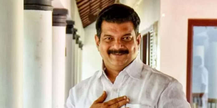 വിദേശത്തിരുന്ന് നിലമ്പൂരിലെ ജനങ്ങളെ സേവിക്കുന്ന പി.വി അൻവർ എംഎൽഎ നാടുകാണാന് എത്തുന്നു വിദേശത്തിരുന്ന് നിലമ്പൂരിലെ ജനങ്ങളെ സേവിക്കുന്ന പി.വി അൻവർ എംഎൽഎ നാടുകാണാന് എത്തുന്നു