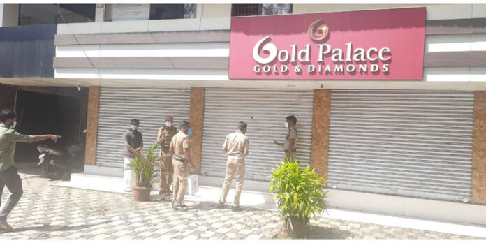 ഗോള്ഡ് പാലസ് ജ്വല്ലറി തട്ടിപ്പ് ; തിക്കോടി സ്വദേശി അറസ്റ്റില് ഗോള്ഡ് പാലസ് ജ്വല്ലറി തട്ടിപ്പ് ; തിക്കോടി സ്വദേശി അറസ്റ്റില്