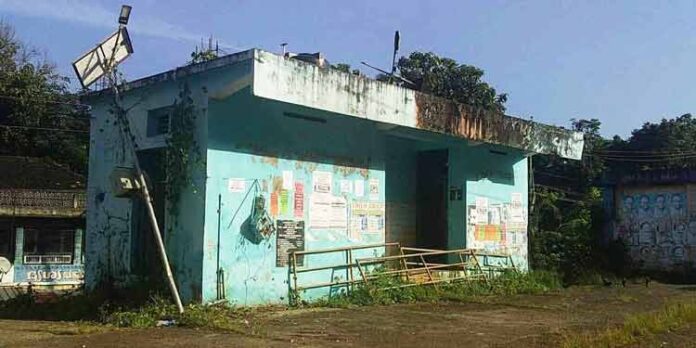 പൊതു ശൗചാലയം മാസങ്ങളായി അടഞ്ഞുകിടക്കുന്നു ; ഉടൻ തുറന്ന് പ്രവർത്തിക്കണമെന്നാണ് നാട്ടുകാരുടെ ആവശ്യം പൊതു ശൗചാലയം മാസങ്ങളായി അടഞ്ഞുകിടക്കുന്നു ; ഉടൻ തുറന്ന് പ്രവർത്തിക്കണമെന്നാണ് നാട്ടുകാരുടെ ആവശ്യം