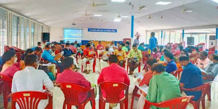 അതിദരിദ്രരെ കണ്ടെത്തല് പ്രക്രിയ ; ജില്ലാതല ടീമിന് പരിശീലനം നല്കി അതിദരിദ്രരെ കണ്ടെത്തല് പ്രക്രിയ ; ജില്ലാതല ടീമിന് പരിശീലനം നല്കി