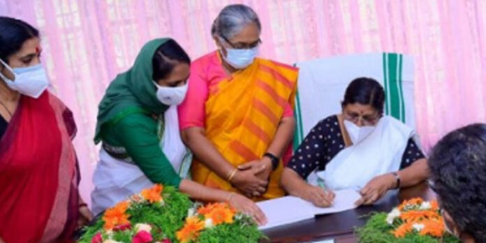 വനിതകളുടെ സുരക്ഷയ്ക്കായി ജാഗ്രതാ സമിതികള് ശക്തിപ്പെടുത്തും : അഡ്വ. പി. സതീദേവി വനിതകളുടെ സുരക്ഷയ്ക്കായി ജാഗ്രതാ സമിതികള് ശക്തിപ്പെടുത്തും : അഡ്വ. പി. സതീദേവി