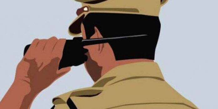 പോലീസിനെതിരെ പരാതിപ്പെട്ടയാളെ റൗഡി ലിസ്റ്റിൽപ്പെടുത്തി ; കേസുകളൊന്നുമില്ലെന്ന് പോലീസിെൻറ തന്നെ ഔദ്യോഗിക മറുപടി പോലീസിനെതിരെ പരാതിപ്പെട്ടയാളെ റൗഡി ലിസ്റ്റിൽപ്പെടുത്തി ; കേസുകളൊന്നുമില്ലെന്ന് പോലീസിെൻറ തന്നെ ഔദ്യോഗിക മറുപടി