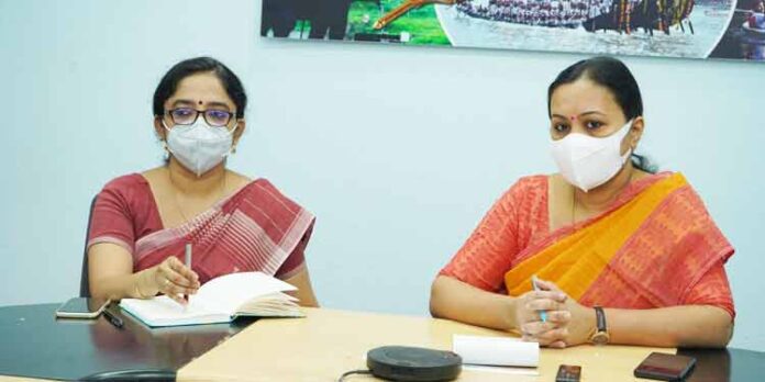 മഴക്കെടുതി വിലയിരുത്താന് കളക്ടറേറ്റില് മന്ത്രി വീണാ ജോര്ജിന്റെ നേതൃത്വത്തില് അവലോകനയോഗം ചേര്ന്നു മഴക്കെടുതി വിലയിരുത്താന് കളക്ടറേറ്റില് മന്ത്രി വീണാ ജോര്ജിന്റെ നേതൃത്വത്തില് അവലോകനയോഗം ചേര്ന്നു