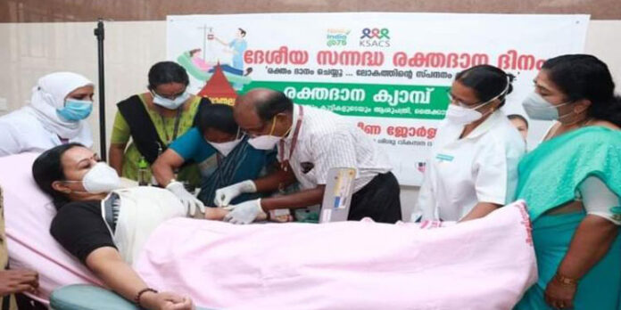ദേശീയ രക്തദാന ദിനം ; സന്നദ്ധ രക്തദാനത്തില് പങ്കാളിയായി വീണ ജോര്ജ് ദേശീയ രക്തദാന ദിനം ; സന്നദ്ധ രക്തദാനത്തില് പങ്കാളിയായി വീണ ജോര്ജ്