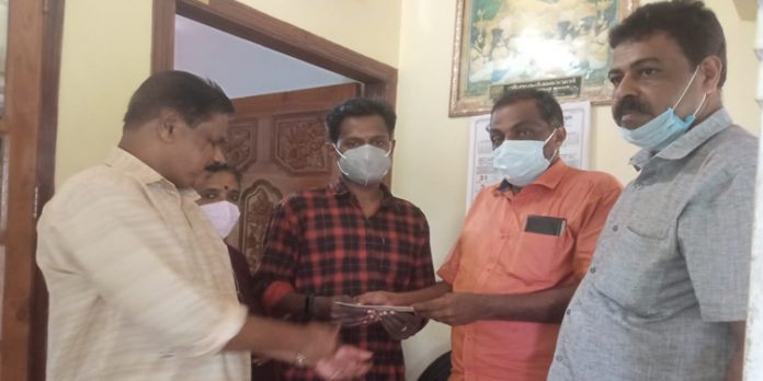 ഓണറേറിയം തുക വൃക്ക രോഗിക്ക് ഓപ്പറേഷന് ; മാതൃകയായി റാന്നി പഞ്ചായത്ത് അംഗം കെ ആർ പ്രകാശ് കുഴിക്കാല ഓണറേറിയം തുക വൃക്ക രോഗിക്ക് ഓപ്പറേഷന് ; മാതൃകയായി റാന്നി പഞ്ചായത്ത് അംഗം കെ ആർ പ്രകാശ് കുഴിക്കാല