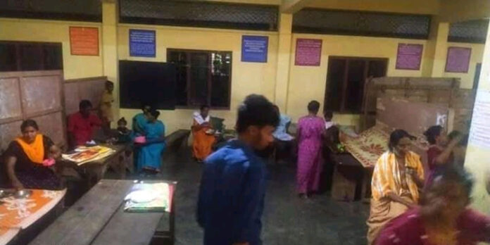 കോന്നി പൊന്തനാംകുഴി ഐ എച്ച് ഡി പി കോളനിവാസികൾ ഭീതിയിൽ കോന്നി പൊന്തനാംകുഴി ഐ എച്ച് ഡി പി കോളനിവാസികൾ ഭീതിയിൽ