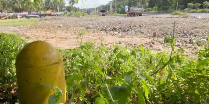 വാളയാറിൽ ചെക്പോസ്റ്റിനായി സ്ഥലമില്ല ; കേന്ദ്രത്തെ മറികടന്ന് കോടികൾ അനുവദിച്ചു വാളയാറിൽ ചെക്പോസ്റ്റിനായി സ്ഥലമില്ല ; കേന്ദ്രത്തെ മറികടന്ന് കോടികൾ അനുവദിച്ചു