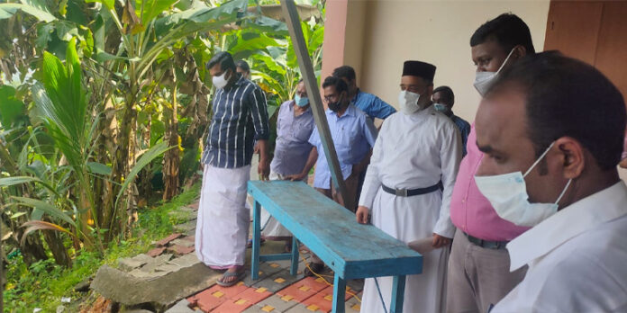 കലഞ്ഞൂർ പഞ്ചായത്തിലെ മഴക്കെടുതി ബാധിച്ച പ്രദേശങ്ങൾ അഡ്വ. കെ യു. ജനീഷ് കുമാർ എം എൽ എ സന്ദർശിച്ചു കലഞ്ഞൂർ പഞ്ചായത്തിലെ മഴക്കെടുതി ബാധിച്ച പ്രദേശങ്ങൾ അഡ്വ. കെ യു. ജനീഷ് കുമാർ എം എൽ എ സന്ദർശിച്ചു