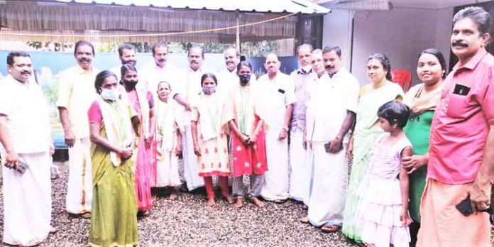 ഏഴംകുളം പഞ്ചായത്ത് കുലശ്ശേരില് കോളനിയിലെ ഇടത് പ്രവര്ത്തികര് കോണ്ഗ്രസിലേക്ക് ഏഴംകുളം പഞ്ചായത്ത് കുലശ്ശേരില് കോളനിയിലെ ഇടത് പ്രവര്ത്തികര് കോണ്ഗ്രസിലേക്ക്