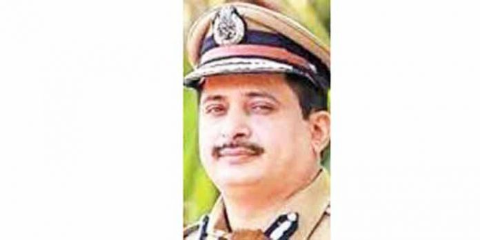 മോന്സനുമായി വഴിവിട്ട ബന്ധം ; ഐജി ലക്ഷ്മണിന് സസ്പെന്ഷന് മോന്സനുമായി വഴിവിട്ട ബന്ധം ; ഐജി ലക്ഷ്മണിന് സസ്പെന്ഷന്