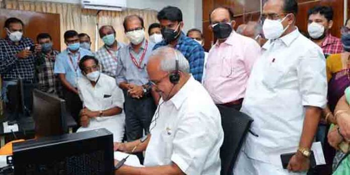 കേരള ബാങ്കിന്റെ കോള് സെന്റര് ഉദ്ഘാടനം ചെയ്തു കേരള ബാങ്കിന്റെ കോള് സെന്റര് ഉദ്ഘാടനം ചെയ്തു