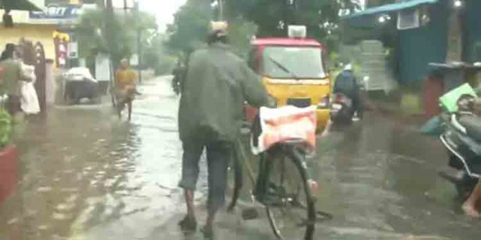 കനത്ത മഴയ്ക്ക് സാധ്യത ; തമിഴ്നാട്ടില് ഇന്നും നാളെയും റെഡ് അലര്ട്ട് പ്രഖ്യാപിച്ചു കനത്ത മഴയ്ക്ക് സാധ്യത ; തമിഴ്നാട്ടില് ഇന്നും നാളെയും റെഡ് അലര്ട്ട് പ്രഖ്യാപിച്ചു