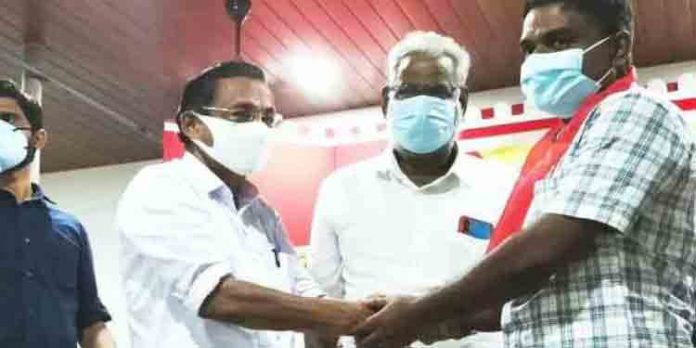 ആര്.എം.പി നേതാക്കൾ സി.പി.എമ്മിലേക്ക് ആര്.എം.പി നേതാക്കൾ സി.പി.എമ്മിലേക്ക്