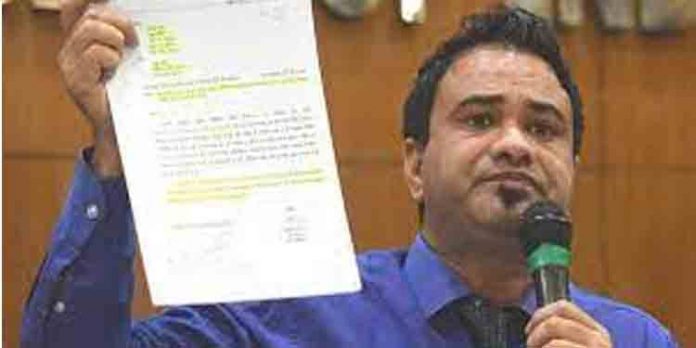 ഡോ. കഫീൽ ഖാനെ സർവീസിൽ നിന്ന് പിരിച്ചു വിട്ട് യുപി സർക്കാർ ഉത്തരവ് ഡോ. കഫീൽ ഖാനെ സർവീസിൽ നിന്ന് പിരിച്ചു വിട്ട് യുപി സർക്കാർ ഉത്തരവ്