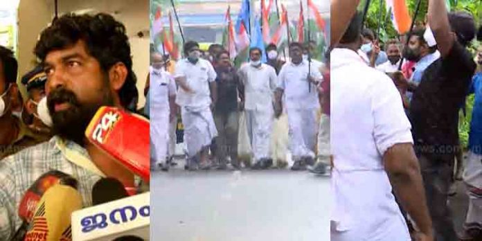 ജോജു ജോര്ജിന്റെ വീട്ടിലേക്ക് യൂത്ത് കോണ്ഗ്രസിന്റെ പ്രതിഷേധ മാര്ച്ച് ജോജു ജോര്ജിന്റെ വീട്ടിലേക്ക് യൂത്ത് കോണ്ഗ്രസിന്റെ പ്രതിഷേധ മാര്ച്ച്