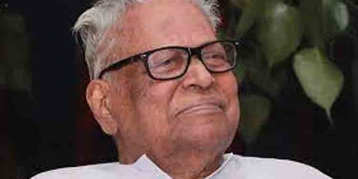 വി എസ് അച്യുതാനന്ദനെ ആശുപത്രിയില് പ്രവേശിപ്പിച്ചു വി എസ് അച്യുതാനന്ദനെ ആശുപത്രിയില് പ്രവേശിപ്പിച്ചു