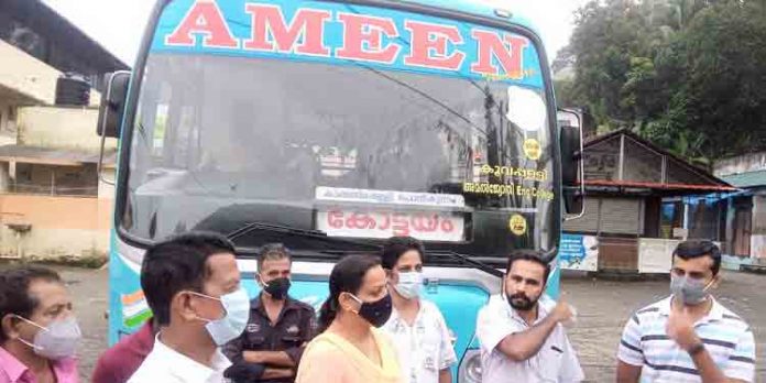 പ്രസിഡണ്ട് ഇടപെട്ടു : അത്തിക്കയം – കോട്ടയം സ്വകാര്യ ബസ് സര്വീസിന് പച്ചക്കൊടി പ്രസിഡണ്ട് ഇടപെട്ടു : അത്തിക്കയം – കോട്ടയം സ്വകാര്യ ബസ് സര്വീസിന് പച്ചക്കൊടി