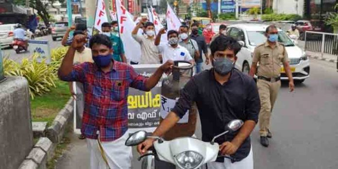 ജനാധിപത്യ അവകാശങ്ങൾ സംരക്ഷിക്കുവാനുള്ളതാവണം സമരങ്ങൾ ; ജോജു ജോർജിന് പിന്തുണയുമായി ഡിവൈഎഫ്ഐ ജനാധിപത്യ അവകാശങ്ങൾ സംരക്ഷിക്കുവാനുള്ളതാവണം സമരങ്ങൾ ; ജോജു ജോർജിന് പിന്തുണയുമായി ഡിവൈഎഫ്ഐ