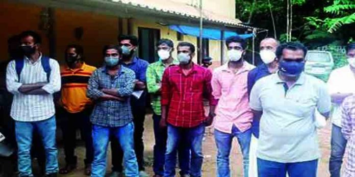 പെട്രോളിയം കമ്പനിയില് ജോലി വാഗ്ദാനം ചെയ്ത് ലക്ഷങ്ങളുടെ തട്ടിപ്പ് നടത്തിയതായി പരാതി പെട്രോളിയം കമ്പനിയില് ജോലി വാഗ്ദാനം ചെയ്ത് ലക്ഷങ്ങളുടെ തട്ടിപ്പ് നടത്തിയതായി പരാതി