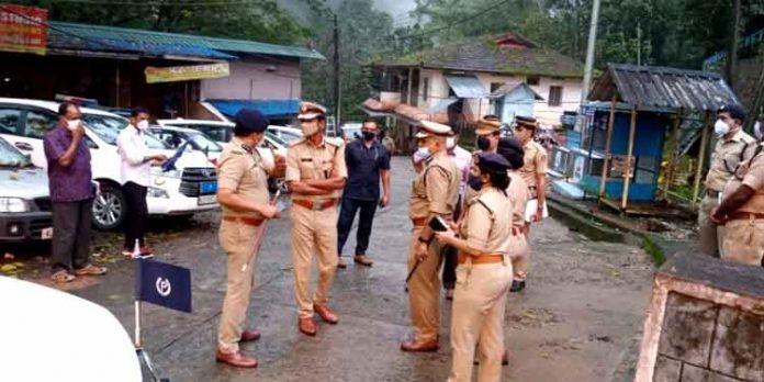 ശബരിമല തീര്ഥാടനം : സംസ്ഥാന പോലീസ് മേധാവി ഒരുക്കങ്ങള് വിലയിരുത്തി ശബരിമല തീര്ഥാടനം : സംസ്ഥാന പോലീസ് മേധാവി ഒരുക്കങ്ങള് വിലയിരുത്തി