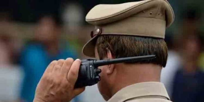19 വയസുകാരിയെ തട്ടിക്കൊണ്ടു പോയി വായിൽ പെട്രോളൊഴിച്ചു കൊലപ്പെടുത്താൻ ശ്രമിച്ച കേസിൽ യുവാവിനെ പോലീസ് പിടികൂടി 19 വയസുകാരിയെ തട്ടിക്കൊണ്ടു പോയി വായിൽ പെട്രോളൊഴിച്ചു കൊലപ്പെടുത്താൻ ശ്രമിച്ച കേസിൽ യുവാവിനെ പോലീസ് പിടികൂടി