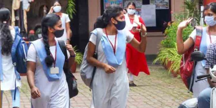 സംസ്ഥാനത്ത് പ്ലസ് വൺ ക്ലാസുകൾ തിങ്കളാഴ്ച മുതൽ സംസ്ഥാനത്ത് പ്ലസ് വൺ ക്ലാസുകൾ തിങ്കളാഴ്ച മുതൽ