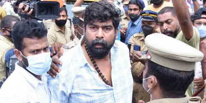 മാസ്ക്ക് ധരിച്ചില്ല ; ജോജുവിന് 500 രൂപ പിഴ മാസ്ക്ക് ധരിച്ചില്ല ; ജോജുവിന് 500 രൂപ പിഴ