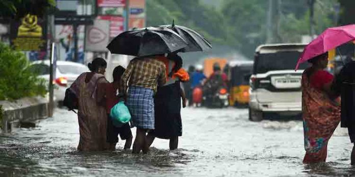 സംസ്ഥാനത്ത് ചൊവ്വാഴ്ച വരെ ശക്തമായ മഴയ്ക്ക് സാധ്യതയെന്ന് കാലാവസ്ഥാ വകുപ്പിന്റെ മുന്നറിയിപ്പ് സംസ്ഥാനത്ത് ചൊവ്വാഴ്ച വരെ ശക്തമായ മഴയ്ക്ക് സാധ്യതയെന്ന് കാലാവസ്ഥാ വകുപ്പിന്റെ മുന്നറിയിപ്പ്