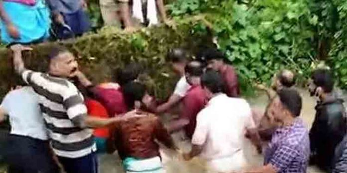ഒഴുക്കില്പ്പെട്ട് കുട്ടിയെ കാണാതായി ഒഴുക്കില്പ്പെട്ട് കുട്ടിയെ കാണാതായി