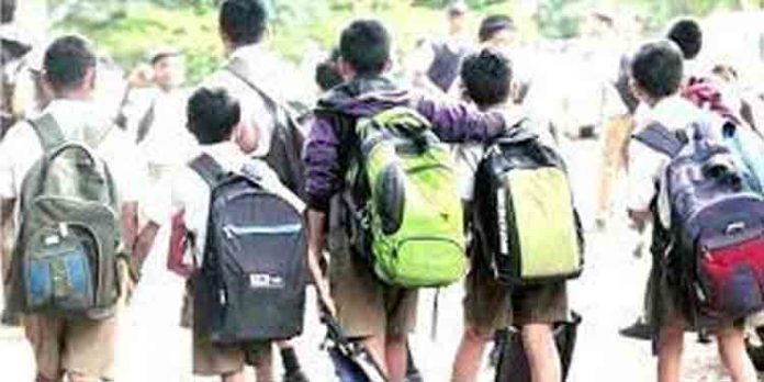 കനത്ത മഴ ; വിവിധ ജില്ലകളിലെ വിദ്യാഭ്യാസ സ്ഥാപനങ്ങൾക്ക് തിങ്കളാഴ്ച അവധി കനത്ത മഴ ; വിവിധ ജില്ലകളിലെ വിദ്യാഭ്യാസ സ്ഥാപനങ്ങൾക്ക് തിങ്കളാഴ്ച അവധി