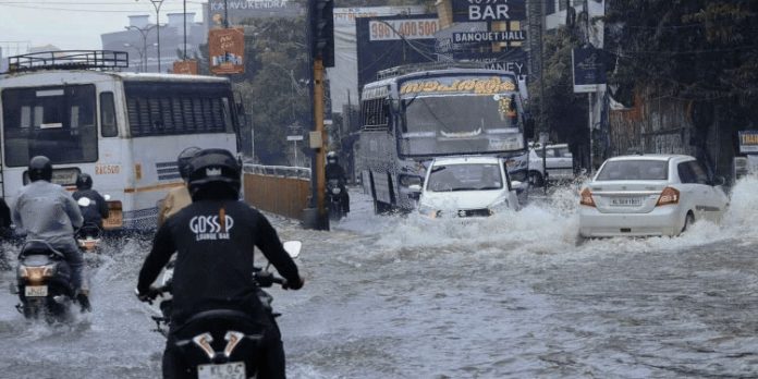 അടുത്ത മൂന്നു മണിക്കൂറില് 12 ജില്ലകളില് വ്യാപക മഴ കാലാവസ്ഥാ വകുപ്പ് അടുത്ത മൂന്നു മണിക്കൂറില് 12 ജില്ലകളില് വ്യാപക മഴ കാലാവസ്ഥാ വകുപ്പ്