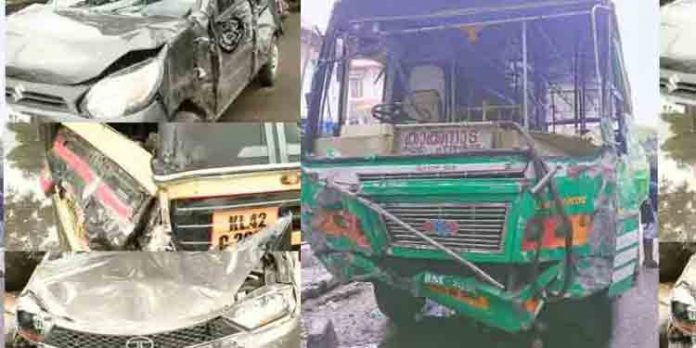 എറണാകുളത്ത് വാഹനങ്ങളുടെ കൂട്ടയിടി ; നിയന്ത്രണം നഷ്ടപ്പെട്ട ബസ് ഇടിച്ചു തകര്ത്തത് 13 വാഹനങ്ങള് എറണാകുളത്ത് വാഹനങ്ങളുടെ കൂട്ടയിടി ; നിയന്ത്രണം നഷ്ടപ്പെട്ട ബസ് ഇടിച്ചു തകര്ത്തത് 13 വാഹനങ്ങള്