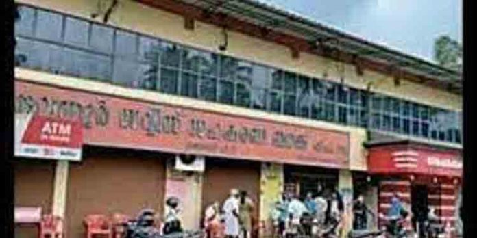 കരുവന്നൂര് ബാങ്ക് വായ്പ്പാ തട്ടിപ്പ് കേസിലെ പിടികിട്ടാപ്പുള്ളി കിരണ് അറസ്റ്റില് കരുവന്നൂര് ബാങ്ക് വായ്പ്പാ തട്ടിപ്പ് കേസിലെ പിടികിട്ടാപ്പുള്ളി കിരണ് അറസ്റ്റില്