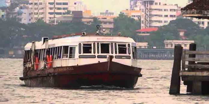 കൊച്ചിയില് സര്വിസ് നടത്തുന്ന യാത്രാബോട്ടുകളില് ജി.പി.എസ് സംവിധാനം ഒരുക്കുന്നു കൊച്ചിയില് സര്വിസ് നടത്തുന്ന യാത്രാബോട്ടുകളില് ജി.പി.എസ് സംവിധാനം ഒരുക്കുന്നു