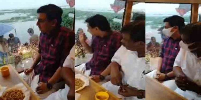 ഡബിള്ഡെക്കര് ബസില് ആരംഭിച്ച ഫുഡി വീല്സ് ഭക്ഷണശാല ഉദ്ഘാടനം ടൂറിസം വകുപ്പ് മന്ത്രി മുഹമ്മദ് റിയാസ് നിര്വഹിച്ചു ഡബിള്ഡെക്കര് ബസില് ആരംഭിച്ച ഫുഡി വീല്സ് ഭക്ഷണശാല ഉദ്ഘാടനം ടൂറിസം വകുപ്പ് മന്ത്രി മുഹമ്മദ് റിയാസ് നിര്വഹിച്ചു