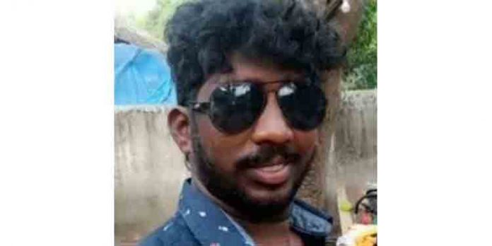 യുവതിക്ക് ബൈക്കില് ലിഫ്റ്റ് കൊടുത്തതിന് യുവാവിനെ നടുറോഡിലിട്ടു വെട്ടിക്കൊന്നു യുവതിക്ക് ബൈക്കില് ലിഫ്റ്റ് കൊടുത്തതിന് യുവാവിനെ നടുറോഡിലിട്ടു വെട്ടിക്കൊന്നു