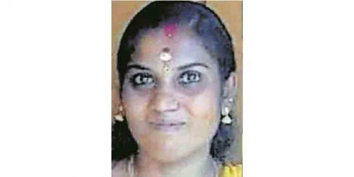 പാലായില് യുവതി പൊട്ടക്കിണറ്റില് വീണ് മരിച്ച നിലയില് കണ്ടെത്തി പാലായില് യുവതി പൊട്ടക്കിണറ്റില് വീണ് മരിച്ച നിലയില് കണ്ടെത്തി