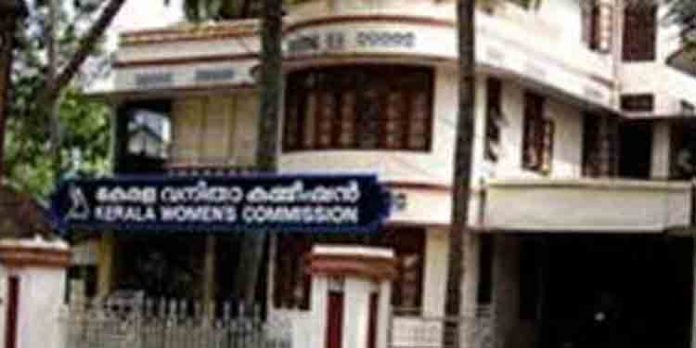 സ്ത്രീകൾക്കെതിരായ അതിക്രമങ്ങൾ വർദ്ധിക്കുന്നു ; ജാഗ്രതാ സമിതികൾ രൂപീകരിക്കാനൊരുങ്ങി വനിതാ കമ്മീഷൻ സ്ത്രീകൾക്കെതിരായ അതിക്രമങ്ങൾ വർദ്ധിക്കുന്നു ; ജാഗ്രതാ സമിതികൾ രൂപീകരിക്കാനൊരുങ്ങി വനിതാ കമ്മീഷൻ