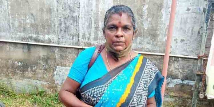 ലോട്ടറി വില്പ്പനക്കാരിയെ കബളിപ്പിച്ച് 120 ലോട്ടറി ടിക്കറ്റുകള് കാര് യാത്രികര് തട്ടിയെടുത്തു ലോട്ടറി വില്പ്പനക്കാരിയെ കബളിപ്പിച്ച് 120 ലോട്ടറി ടിക്കറ്റുകള് കാര് യാത്രികര് തട്ടിയെടുത്തു