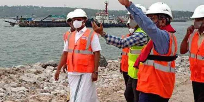 ലോകത്തിലെ എറ്റവും വലിയ കപ്പല് അടുത്ത വർഷം വിഴിഞ്ഞത്തെത്തുമെന്ന് മന്ത്രി അഹമ്മദ് ദേവര് കോവില് ലോകത്തിലെ എറ്റവും വലിയ കപ്പല് അടുത്ത വർഷം വിഴിഞ്ഞത്തെത്തുമെന്ന് മന്ത്രി അഹമ്മദ് ദേവര് കോവില്
