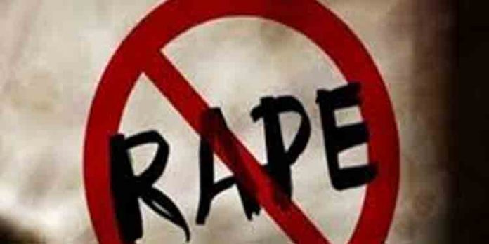 13കാരിയെ പീഡിപ്പിച്ച് ഗര്ഭിണിയാക്കിയ രണ്ടാനച്ഛനെ അറസ്റ്റുചെയ്തു 13കാരിയെ പീഡിപ്പിച്ച് ഗര്ഭിണിയാക്കിയ രണ്ടാനച്ഛനെ അറസ്റ്റുചെയ്തു