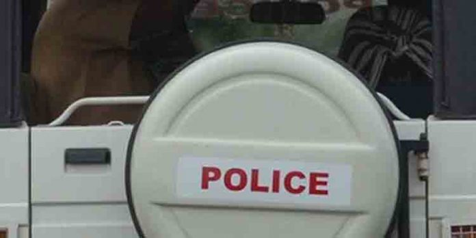 15 വയസ്സുകാരി കാസര്കോട്ടെത്തിയ സംഭവത്തില് ഒരു പ്രതി പോലീസ് കസ്റ്റഡിയില്നിന്ന് രക്ഷപ്പെട്ടു 15 വയസ്സുകാരി കാസര്കോട്ടെത്തിയ സംഭവത്തില് ഒരു പ്രതി പോലീസ് കസ്റ്റഡിയില്നിന്ന് രക്ഷപ്പെട്ടു