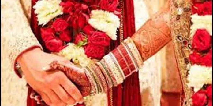 ഭർത്താവിനെ കബളിപ്പിച്ച് കൂട്ടുകാരിയുമായി വിവാഹപ്പിറ്റേന്ന് കടന്ന് കളഞ്ഞു ; നവവധു പിടിയിൽ ഭർത്താവിനെ കബളിപ്പിച്ച് കൂട്ടുകാരിയുമായി വിവാഹപ്പിറ്റേന്ന് കടന്ന് കളഞ്ഞു ; നവവധു പിടിയിൽ