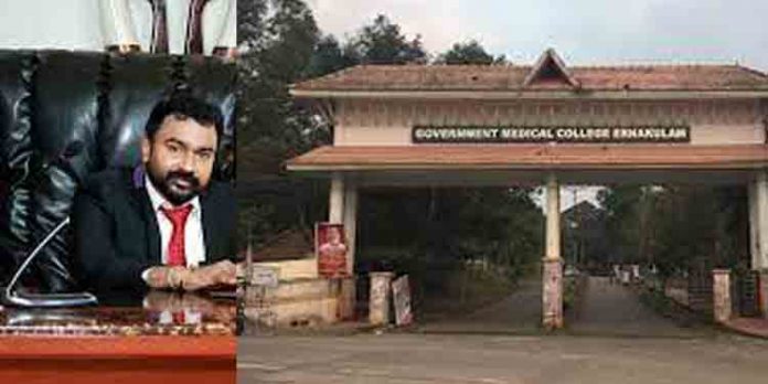 മോന്സന് മാവുങ്കലിനെതിരെയുള്ള പോക്സോ പീഡന കേസില് രണ്ട് ഡോക്ടര്മാര്ക്കെതിരെ കേസെടുത്തു മോന്സന് മാവുങ്കലിനെതിരെയുള്ള പോക്സോ പീഡന കേസില് രണ്ട് ഡോക്ടര്മാര്ക്കെതിരെ കേസെടുത്തു