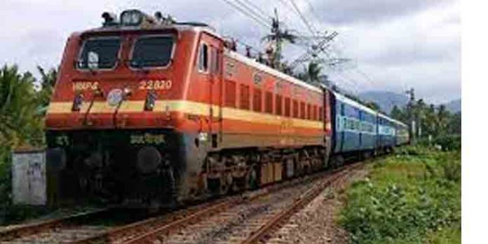 കേരളത്തില് നിന്നുമുള്ള നിരവധി ട്രെയിന് സര്വീസുകള് ഇന്നും റദ്ദാക്കിയതായി റെയില്വേ കേരളത്തില് നിന്നുമുള്ള നിരവധി ട്രെയിന് സര്വീസുകള് ഇന്നും റദ്ദാക്കിയതായി റെയില്വേ